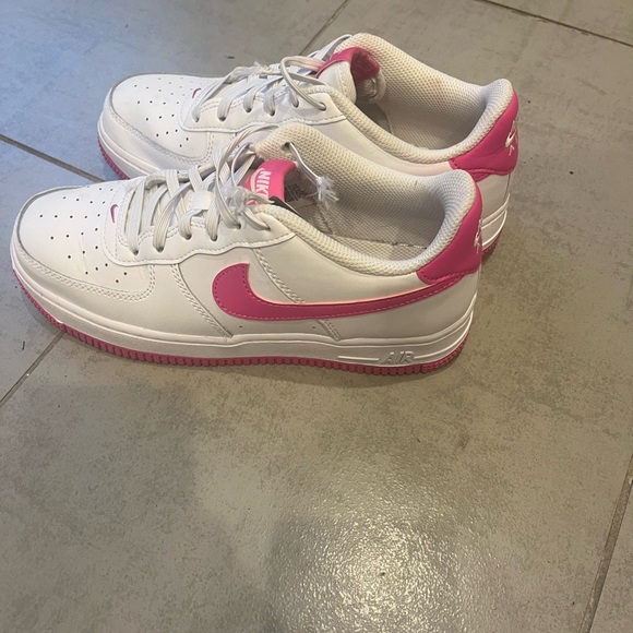 Nike Air- pink and White Youth 5/ womens 6.5 - Picture 3 of 4